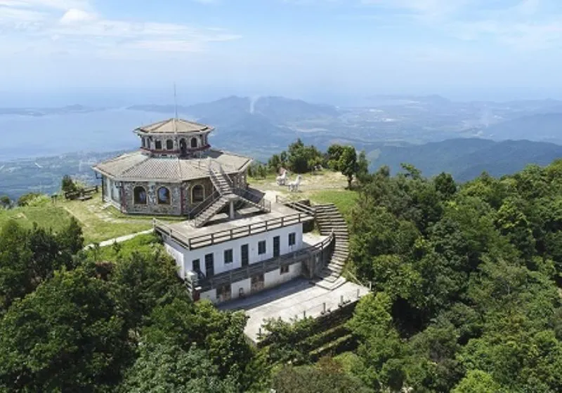 Leo núi Bạch Mã