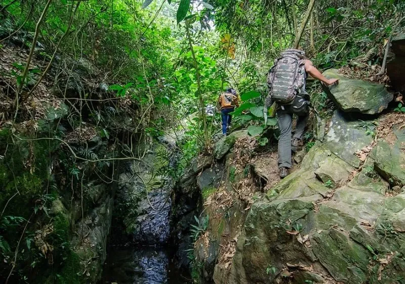 leo núi hàm lợn