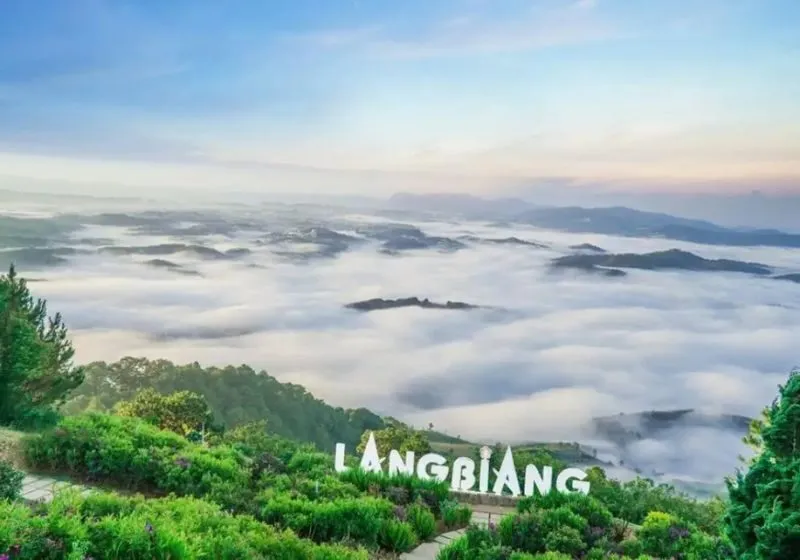 Leo núi Langbiang