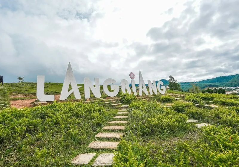 Leo núi Langbiang
