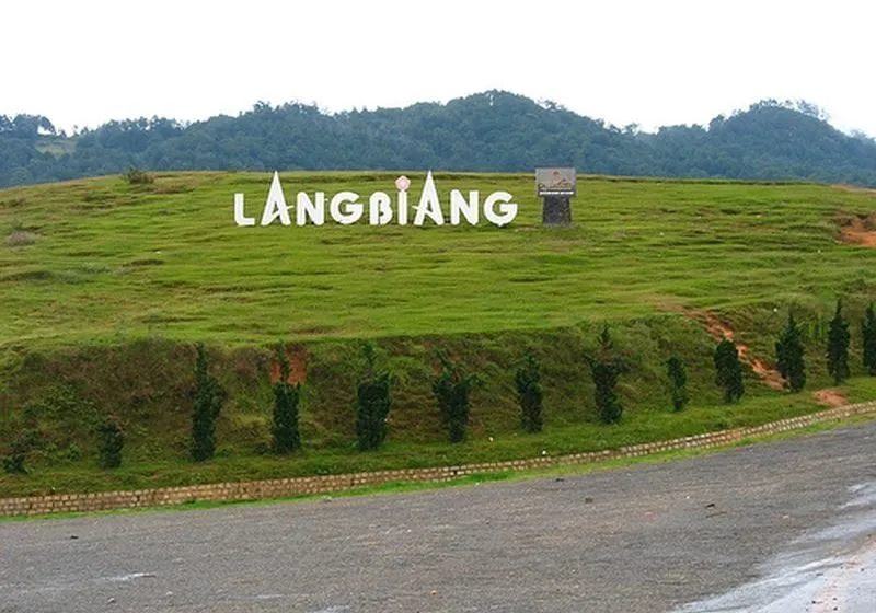 Leo núi Langbiang