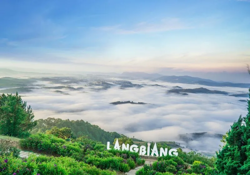 Leo núi Langbiang