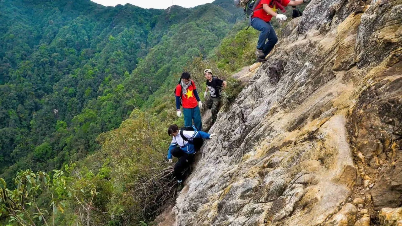 Leo núi miền Nam