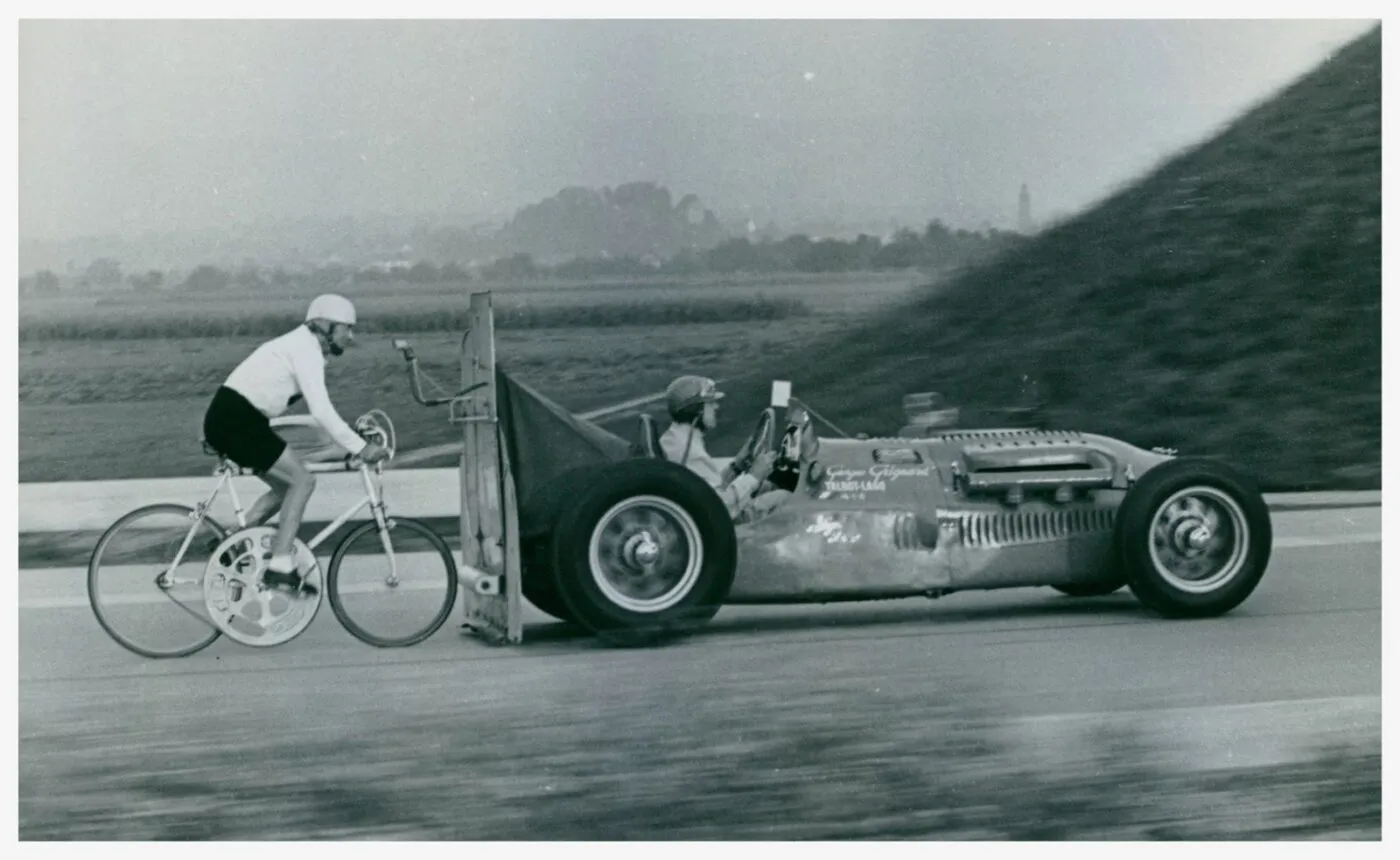 Người đàn ông đạp xe 200 km/h cách đây hơn 60 năm