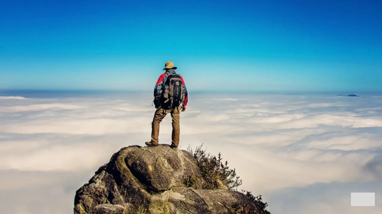 Giới trẻ đổ xô đi leo núi